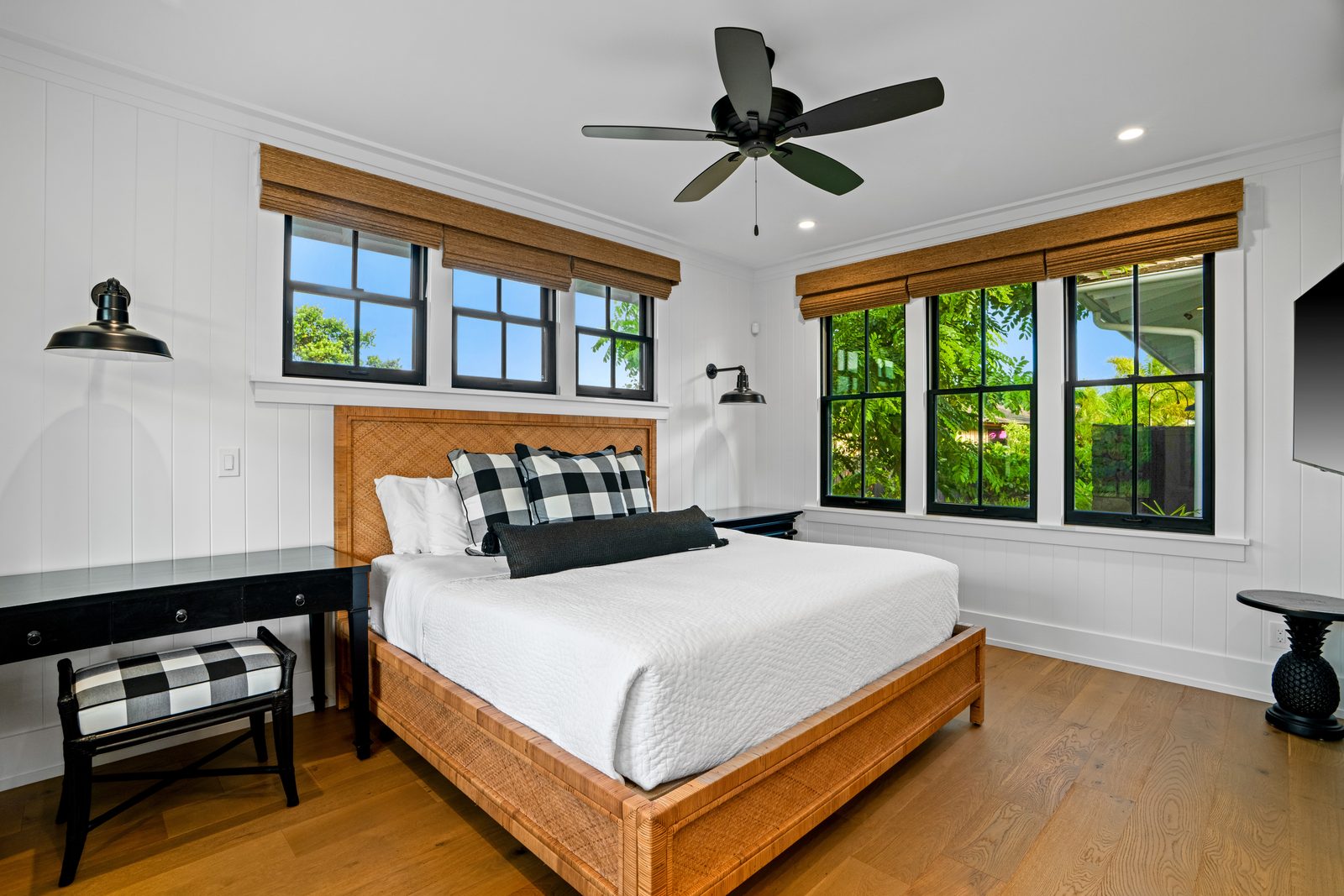 Ohana Unit bedroom with an oak bed, white linen and black-and-white checked cushions